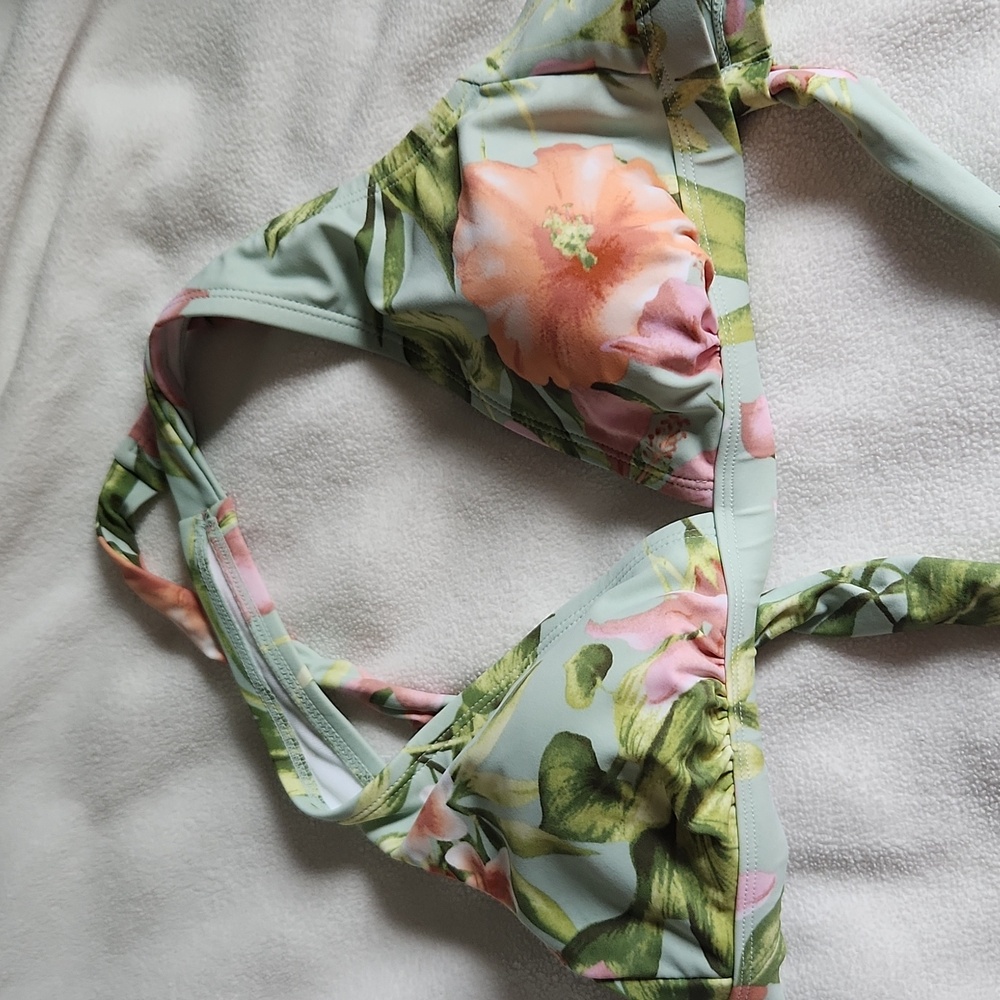 NWT Bikini top